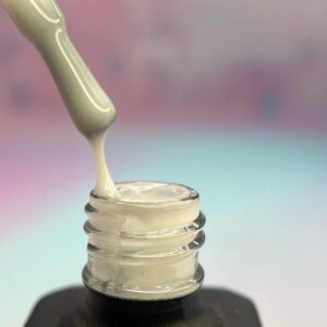 تاپ ژل شیری ناخن ویکتوریا VICTORIA 15ML